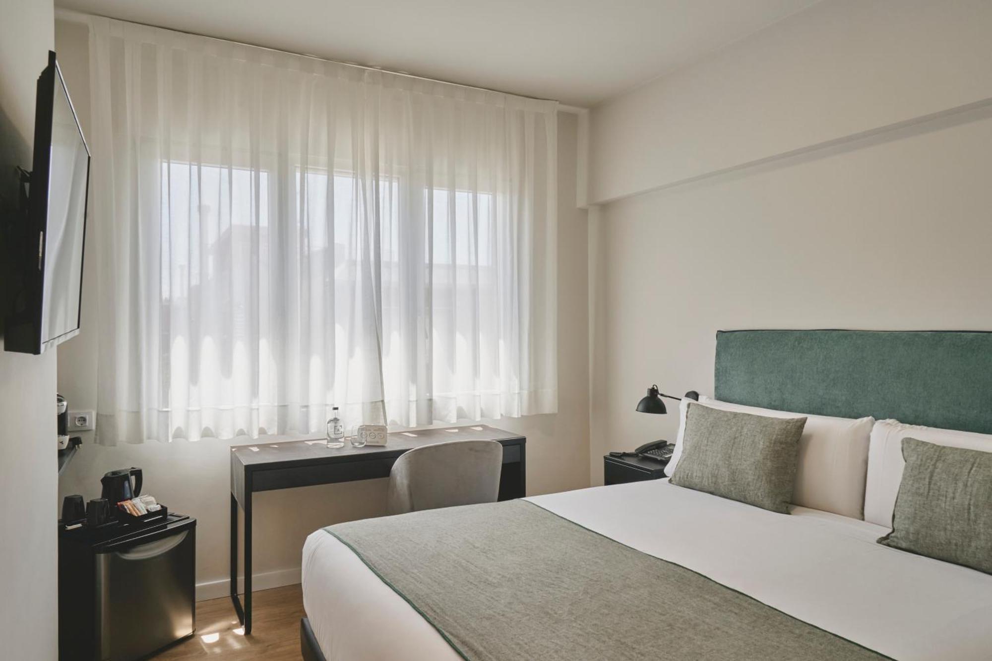 Tres Torres Atiram Hotel Barcelona Exterior photo