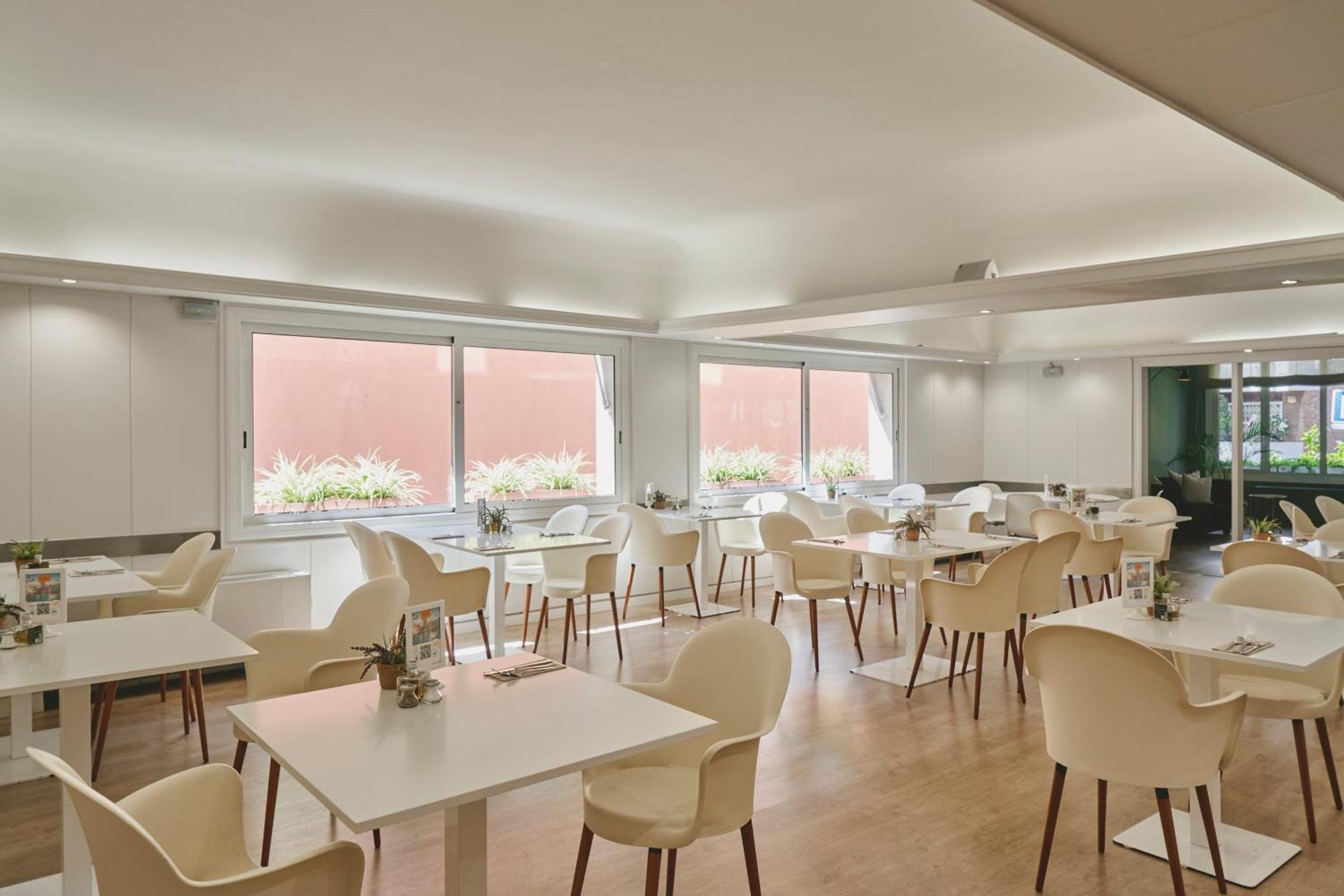 Tres Torres Atiram Hotel Barcelona Exterior photo