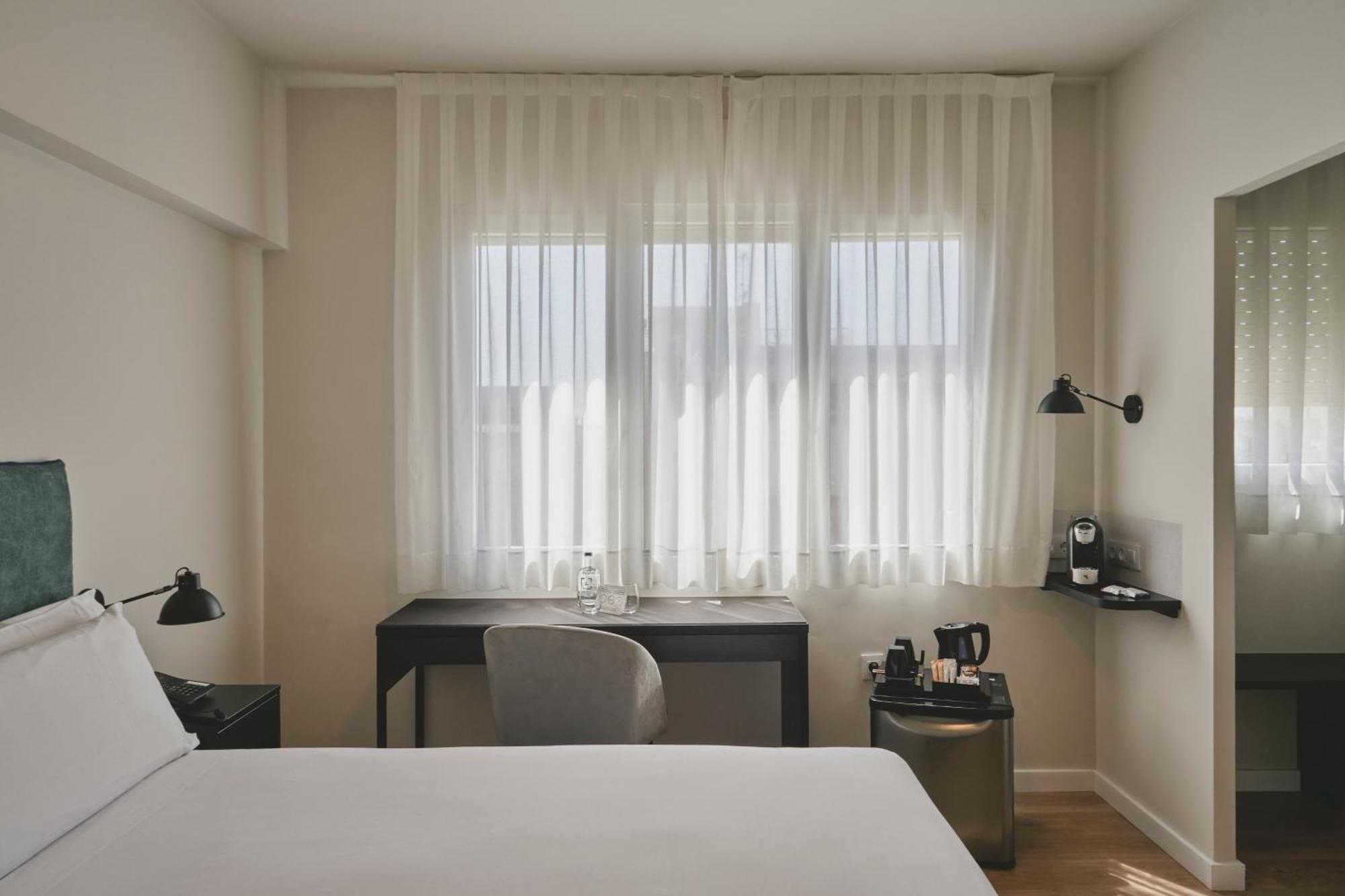 Tres Torres Atiram Hotel Barcelona Exterior photo