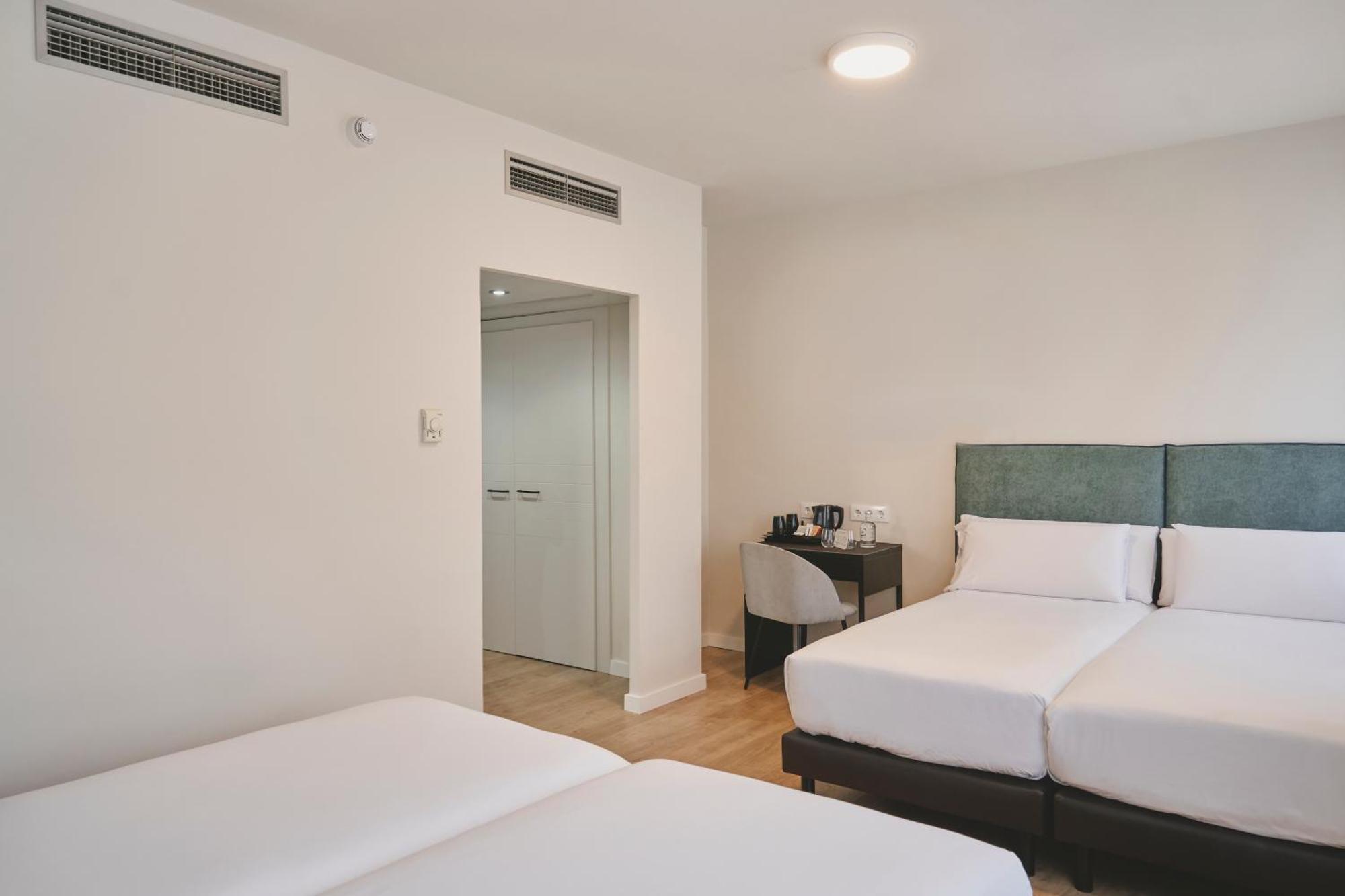 Tres Torres Atiram Hotel Barcelona Exterior photo