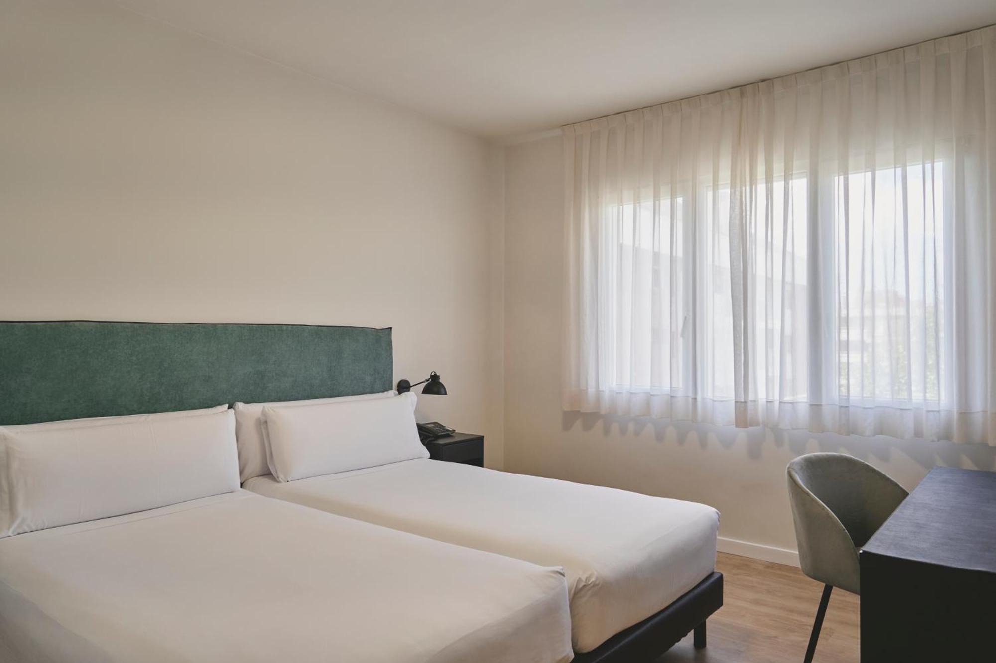 Tres Torres Atiram Hotel Barcelona Exterior photo