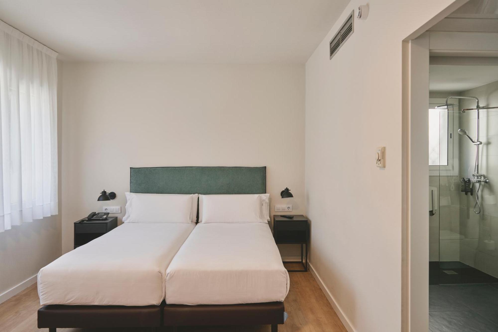 Tres Torres Atiram Hotel Barcelona Exterior photo