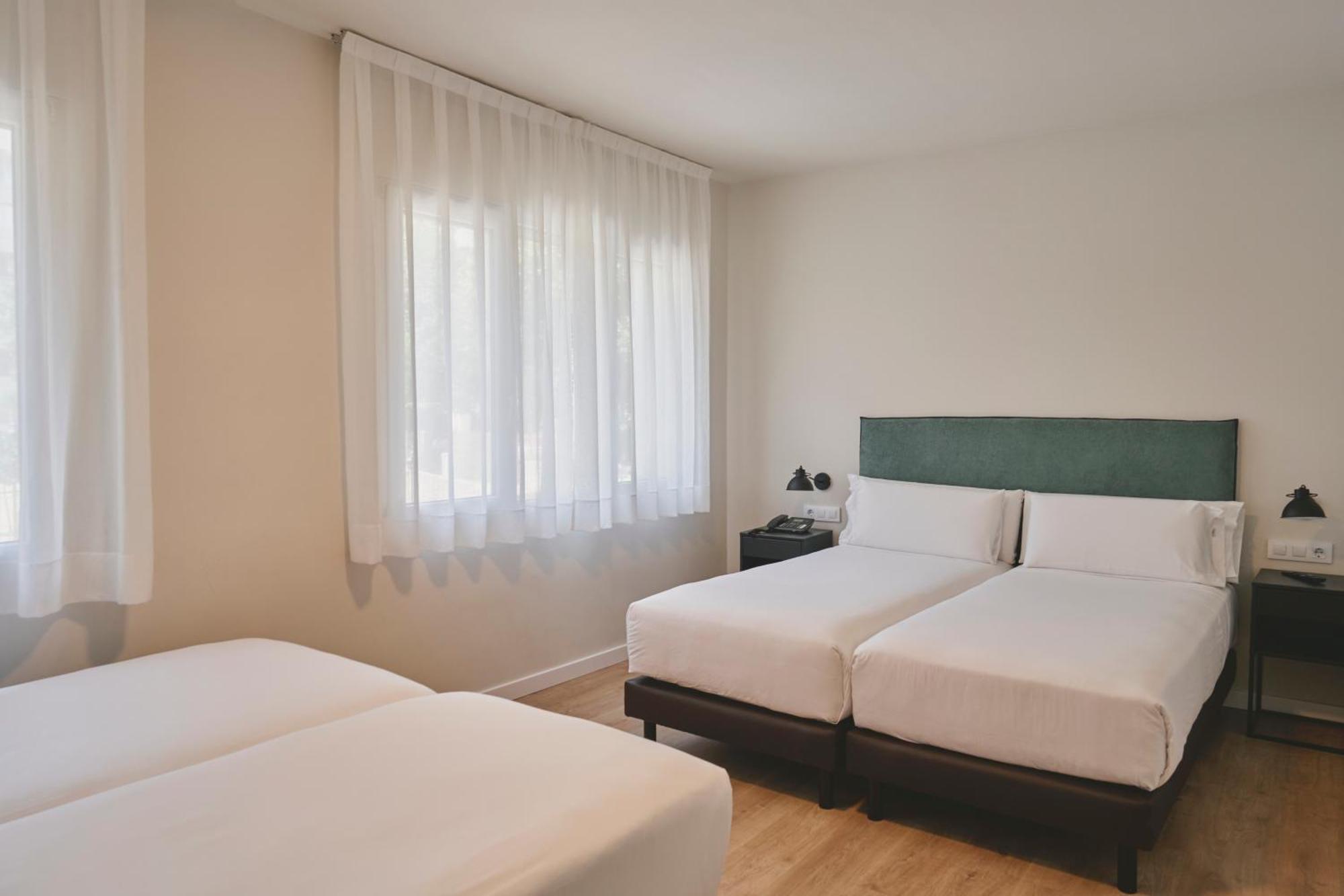 Tres Torres Atiram Hotel Barcelona Exterior photo