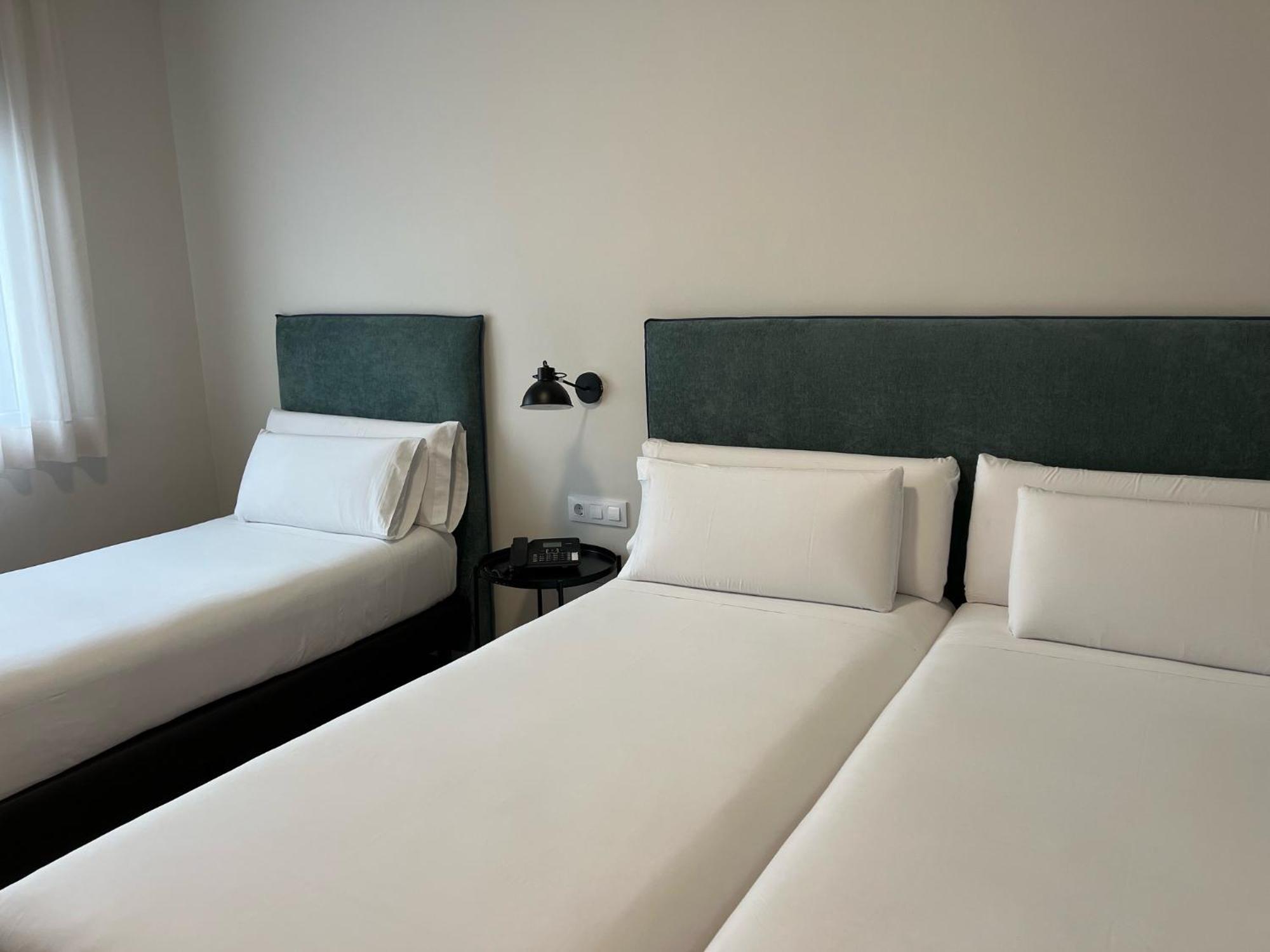 Tres Torres Atiram Hotel Barcelona Exterior photo
