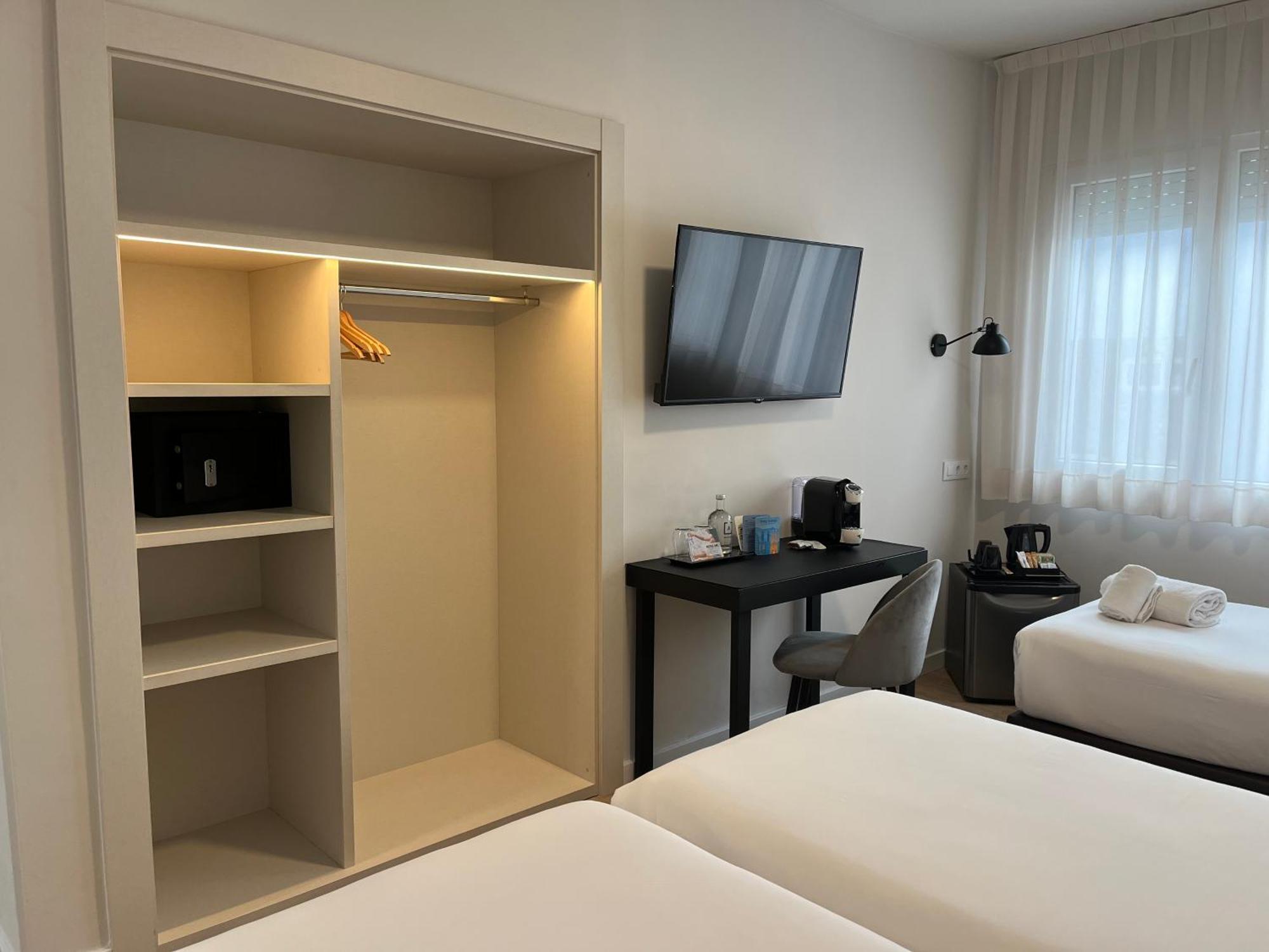 Tres Torres Atiram Hotel Barcelona Exterior photo