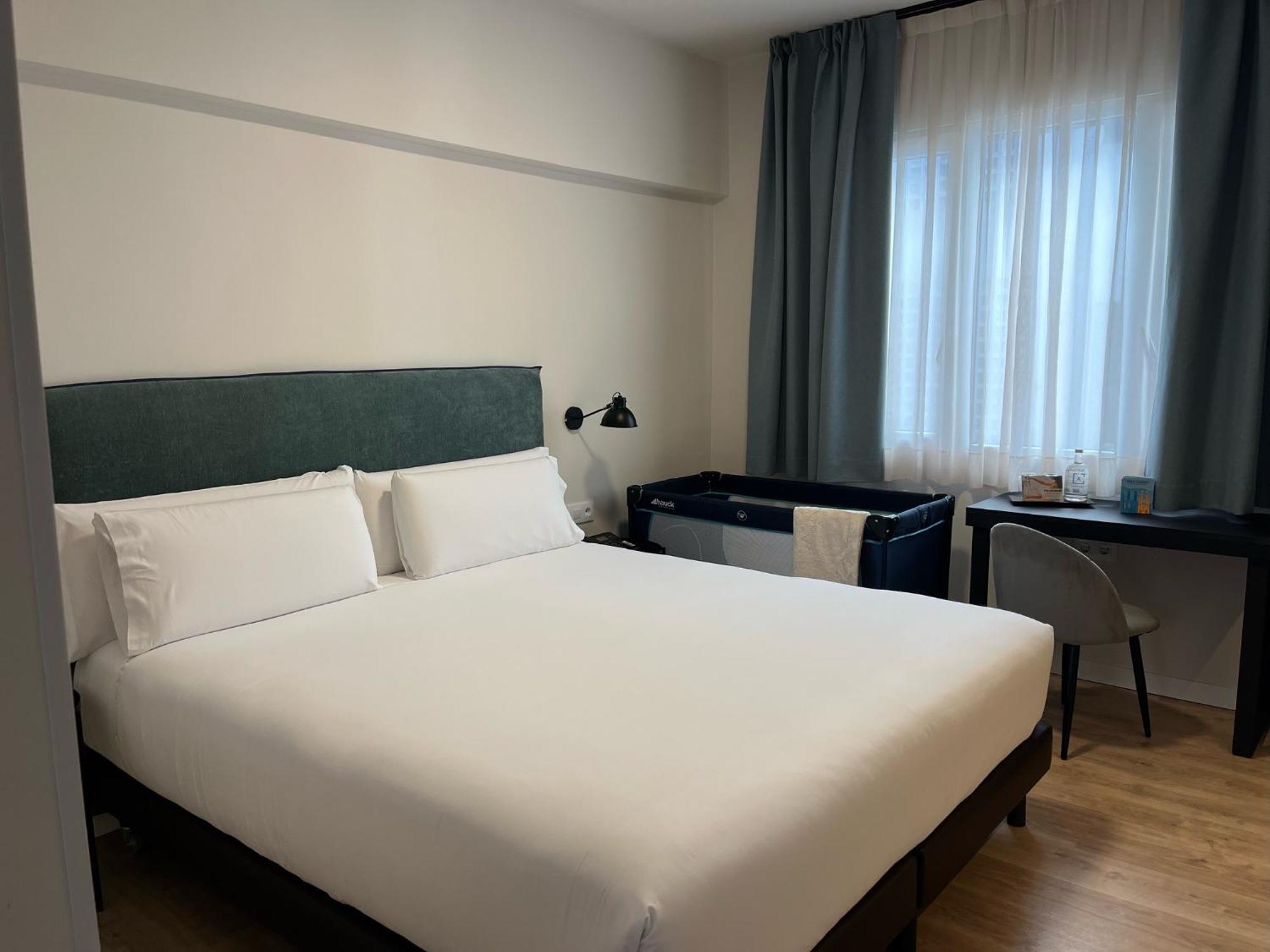 Tres Torres Atiram Hotel Barcelona Exterior photo